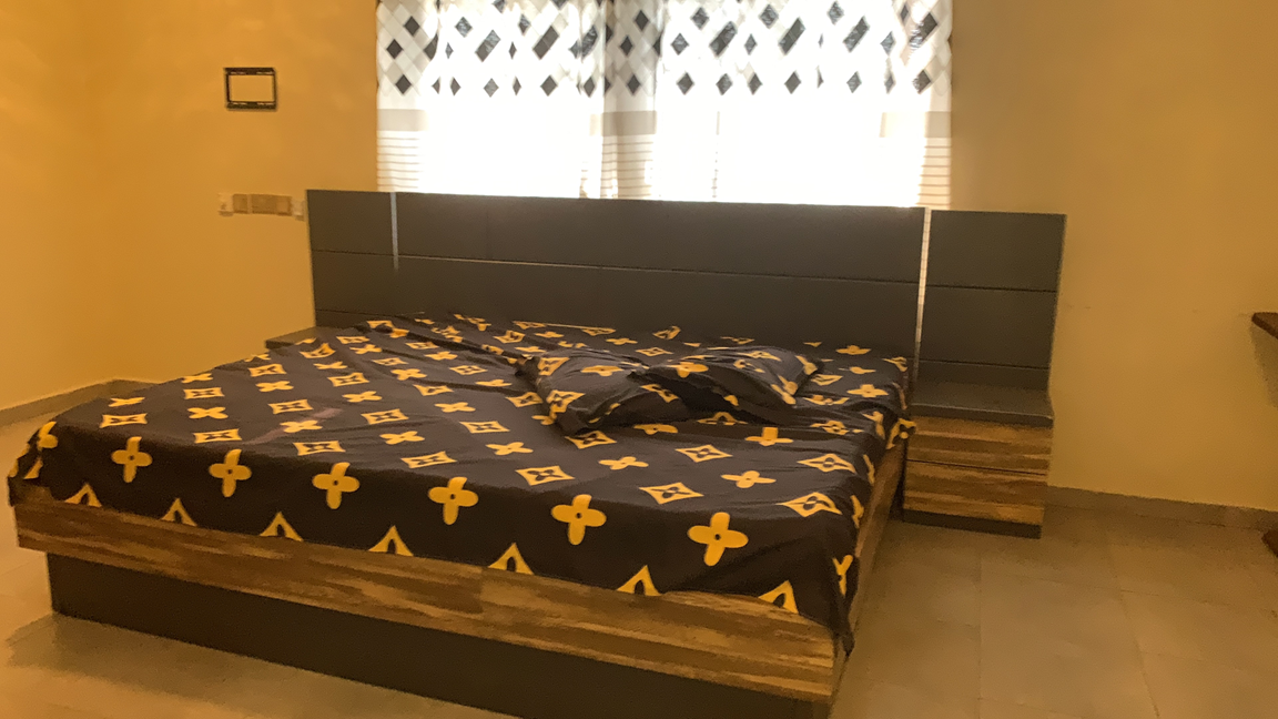 Furnished 6-Bedroom Storey House for Rent in Tanoagya