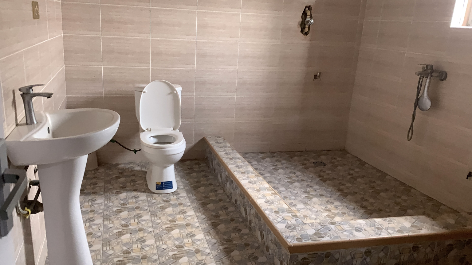 Furnished 6-Bedroom Storey House for Rent in Tanoagya